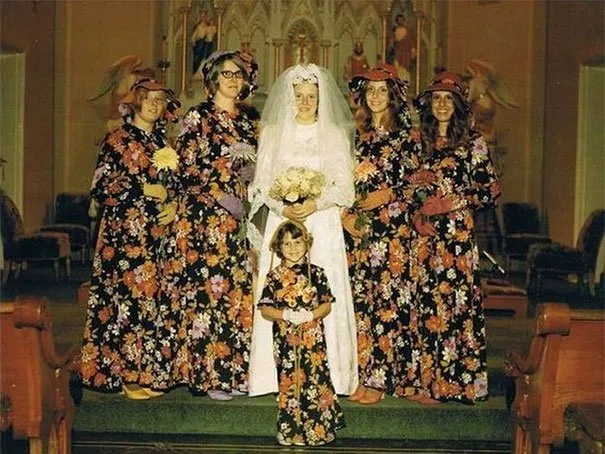 13 Kostum Bridesmaid Lawas ini Kayaknya Bisa Bikin Ngakak deh. Kalau Zaman Dulu sih Dibilang Keren 14
