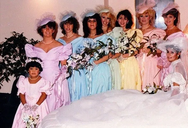 13 Kostum Bridesmaid Lawas ini Kayaknya Bisa Bikin Ngakak deh. Kalau Zaman Dulu sih Dibilang Keren 19