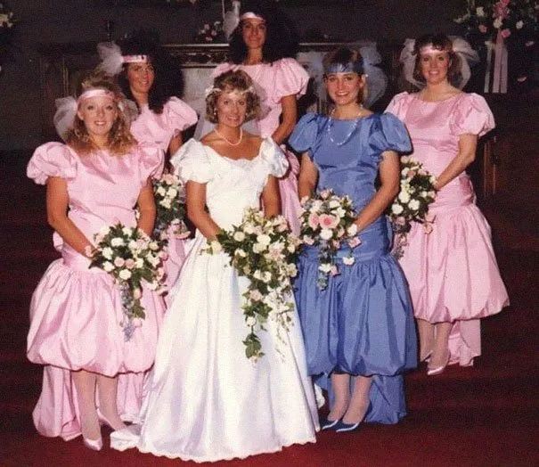 13 Kostum Bridesmaid Lawas ini Kayaknya Bisa Bikin Ngakak deh. Kalau Zaman Dulu sih Dibilang Keren 22
