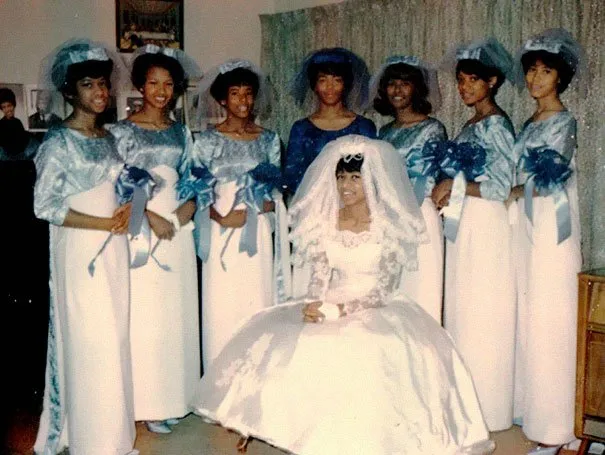 13 Kostum Bridesmaid Lawas ini Kayaknya Bisa Bikin Ngakak deh. Kalau Zaman Dulu sih Dibilang Keren 25