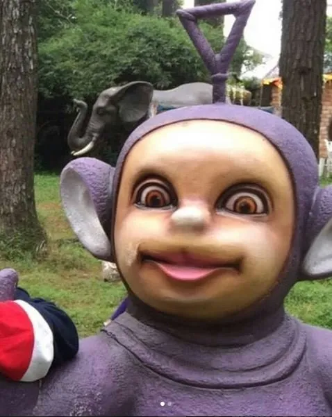 15 Patung dengan Bentuk Lucu dan Gemesin. Meski Nggak Mirip yang Penting Kehadirannya Menghibur! 17