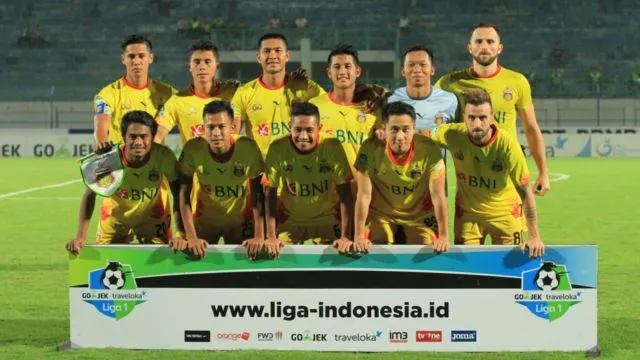 8 Bukti Kalau Orang Negeri Ini Masih Sering Merasa Inferior. Suka Minder Nggak Jelas ke Orang Asing 14