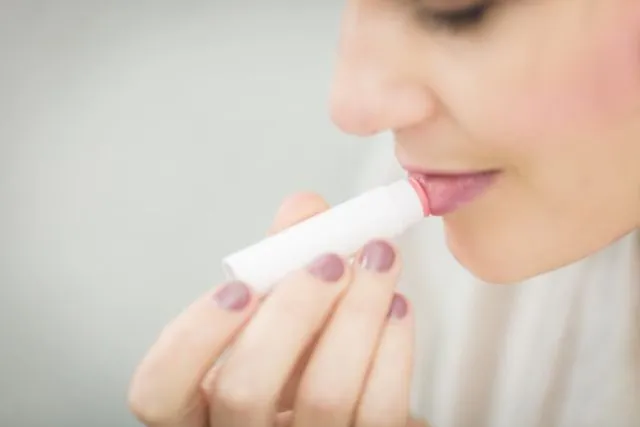 7 Hal yang Wajib Kamu Tahu Saat Pakai Lipstik Warna Nude 8