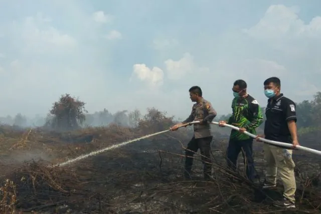 Pontianak Sedang Darurat Kabut Asap. Lihat Deh Parahnya Bencana yang Banyak Luput dari Perhatian Ini 18