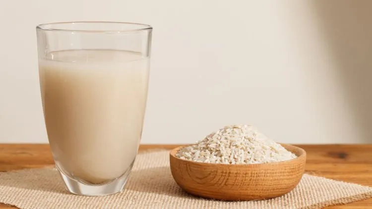 9 Pilihan Alternatif Susu SELAIN Sapi yang Tak Kalah Bernutrisi. Cocok Buat yang Lagi Diet Atau Alergi 14