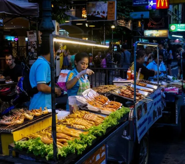 7 Street Food di Bangkok yang Paling Populer. Hati-Hati Bikin Laper Perut dan Mata! 11