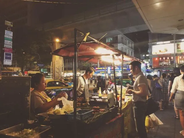 7 Street Food di Bangkok yang Paling Populer. Hati-Hati Bikin Laper Perut dan Mata! 10
