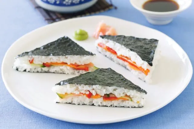 6 Resep Sushi Rumahan, BisaBikin di Dapur Sendiri 9