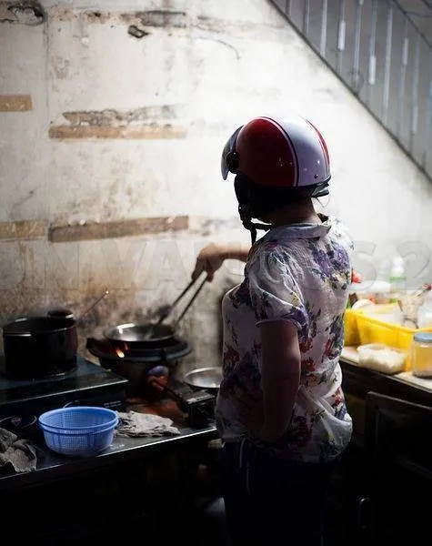 Nggak Cuma di Jalan, 11 Tingkah Emak Saat Masak ini Bukti Mereka Memang Kocak! #ThePowerofEmakEmak 10