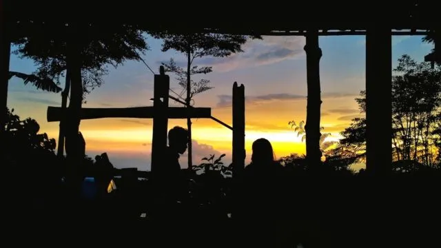 Dear Penikmat Senja, 10 Tempat Nongkrong di Jogja Ini Cocok untuk Menikmati Sunset yang Istimewa! 11