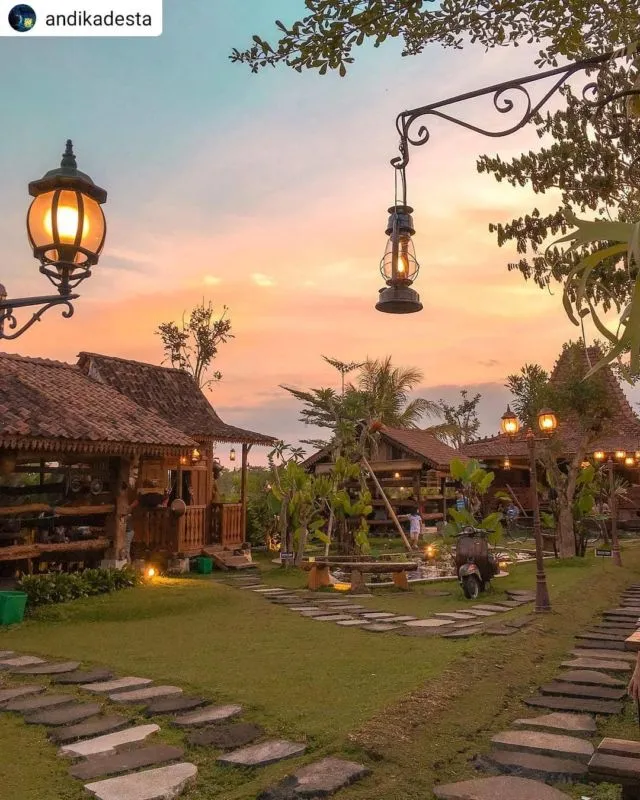 Dear Penikmat Senja, 10 Tempat Nongkrong di Jogja Ini Cocok untuk Menikmati Sunset yang Istimewa! 15