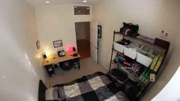 12 Perabotan Kamar Kos yang Bisa Dibawa dari Rumah. Merepotkan Finansial Orangtua Kalau Beli Lagi