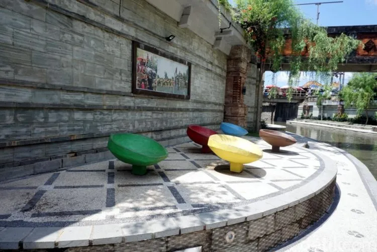 Bukan di Korea, Sungai Indah yang Gemerlap Ini Ada di Bali Lho. Nggak Nyangka Seindah Ini! 10