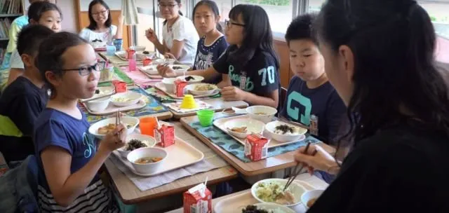 12 Fakta Betapa Spesialnya Tradisi Makan Siang di Jepang. Tiap Sekolah Punya Dapur Sekelas Hotel Lho 25