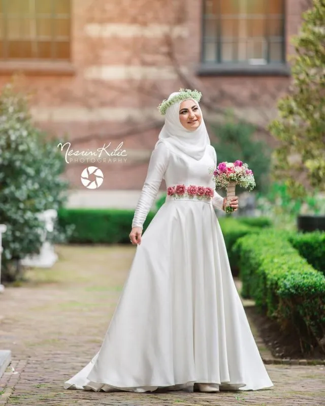 15 Model Gaun Pengantin yang Sopan & Tampil Mewah 17