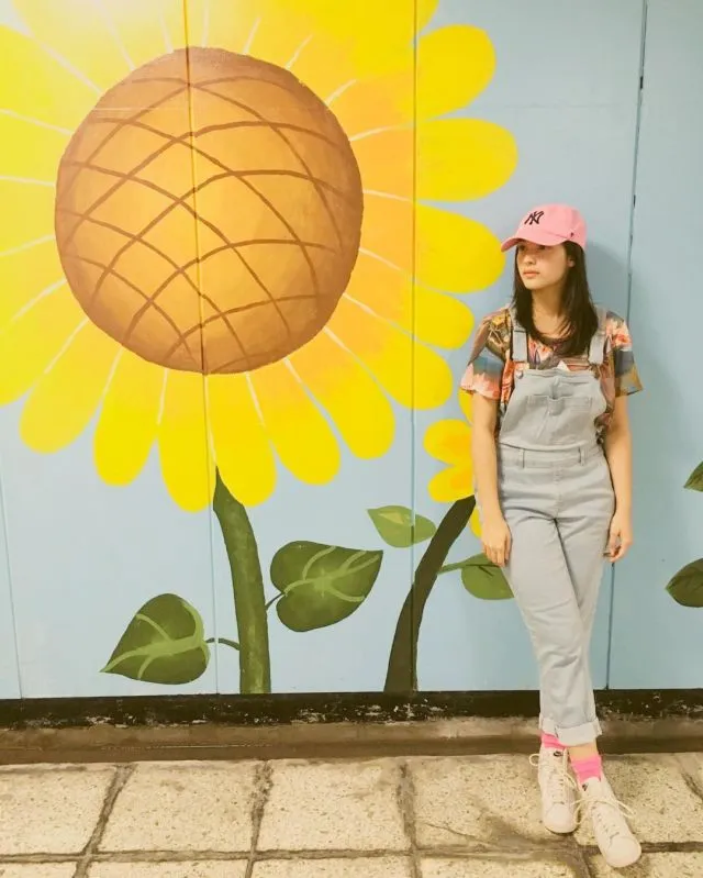 8 Padu Padan Kasual Ala Artis yang Bisa Kamu Coba. Biar Terlihat Kece Di Kamera 10