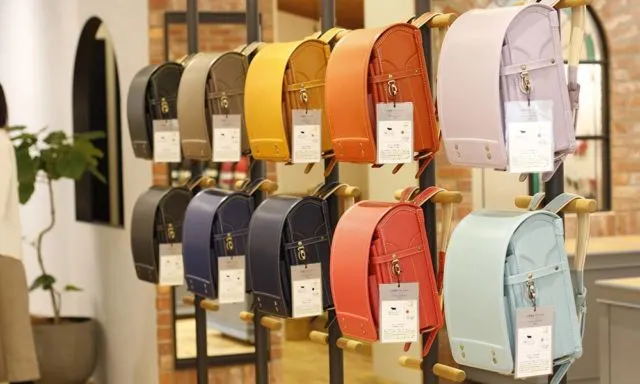 10 Fakta Soal Tas Anak SD Jepang yang Legendaris Abis. Harganya Bisa Sampai Belasan Juta Rupiah Lho! 15