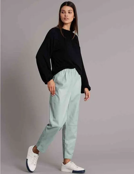 10+ Inspirasi Busana Kuliah dan Kerja dengan Cigarette Pants. Solusi Tampil Formal Tanpa Rok Span 14
