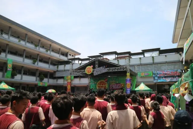 Boyband Latin CNCO Sukses Hadirkan Sensasi Berbeda Pada Fruit Tea School Sensation 2018 di SMA Ananda Bekasi 14