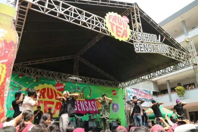 Boyband Latin CNCO Sukses Hadirkan Sensasi Berbeda Pada Fruit Tea School Sensation 2018 di SMA Ananda Bekasi 8