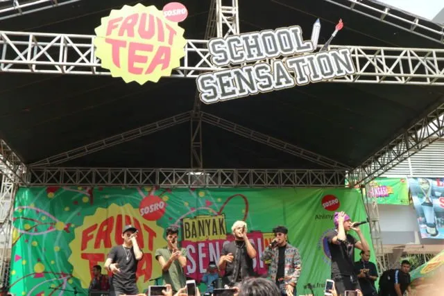 Boyband Latin CNCO Sukses Hadirkan Sensasi Berbeda Pada Fruit Tea School Sensation 2018 di SMA Ananda Bekasi 9