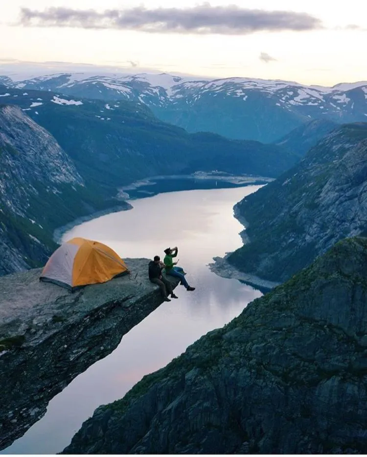 10 Foto Tenda yang Nggak Masuk Akal Ini Beneran Dipake Tidur atau Cuma Buat Foto Doang Sih? 10