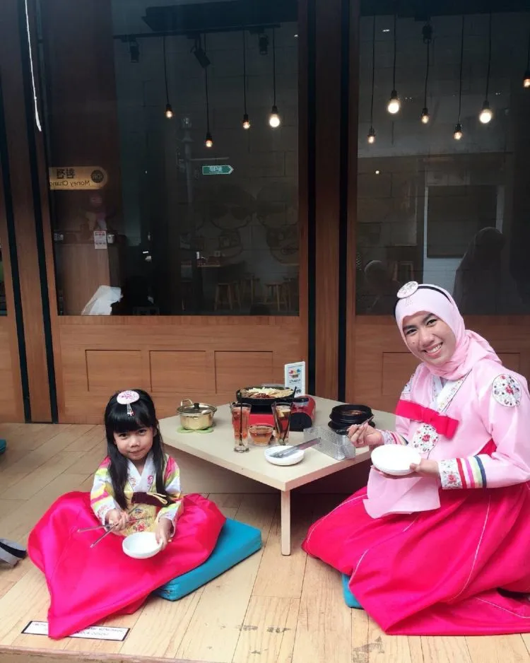Little Seoul, Destinasi Kuliner ala Korea yang Lagi Hits di Bandung. Pecinta KPop dan Drakor Wajib ke Sini! 12