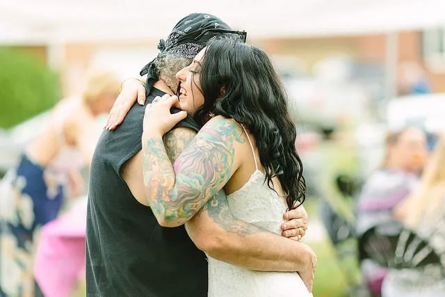 Di Balik Gaya Cueknya, 6 Hal Ini Dirasakan Ayah Saat Anak Gadisnya Sudah Berani Jatuh Cinta 7
