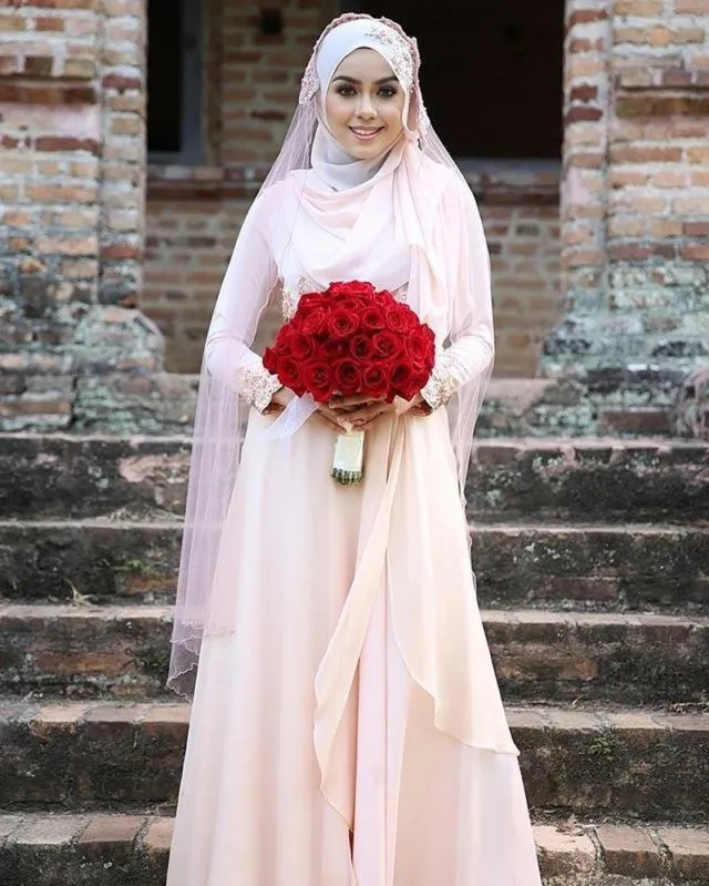 15 Model Gaun Pengantin yang Sopan & Tampil Mewah 26