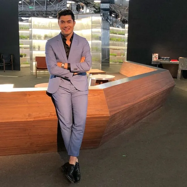Lupakan Dulu Oppa-oppa Korea, Ini 15 Pesona Aktor Crazy Rich Asians Henry Golding dalam Setelan Jas 20