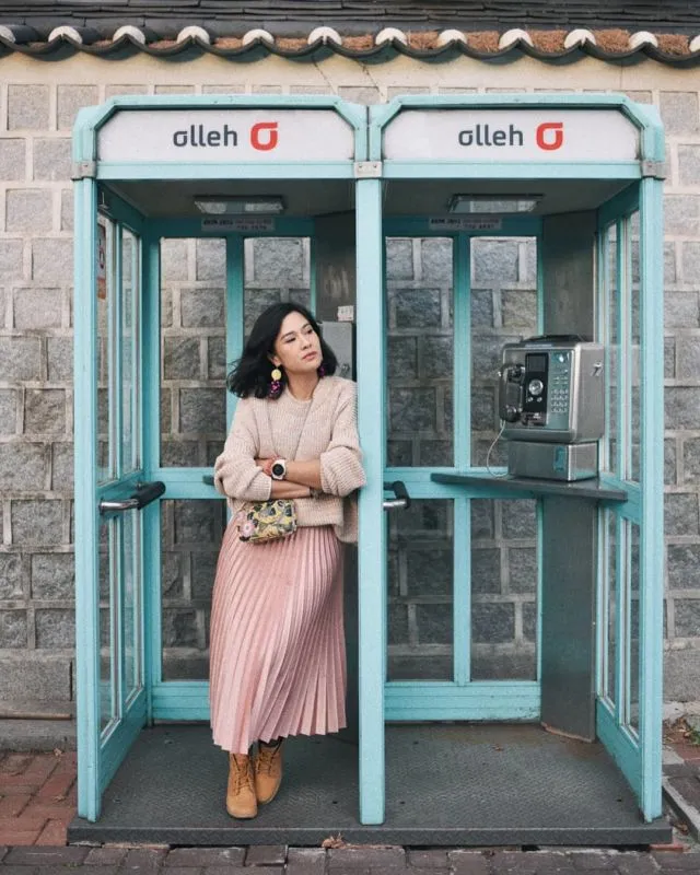 10 Style Tertutup Para Artis Ini Bisa Jadi Referensi, Bahkan untuk Kamu yang Berhijab 19