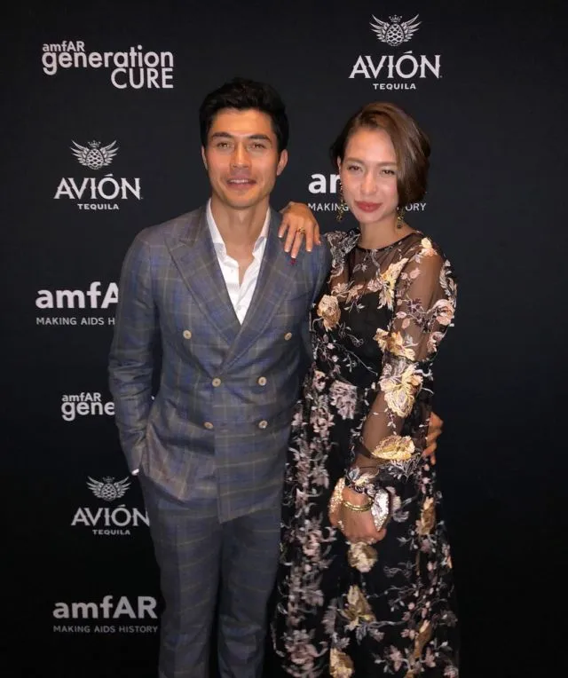 Lupakan Dulu Oppa-oppa Korea, Ini 15 Pesona Aktor Crazy Rich Asians Henry Golding dalam Setelan Jas 27
