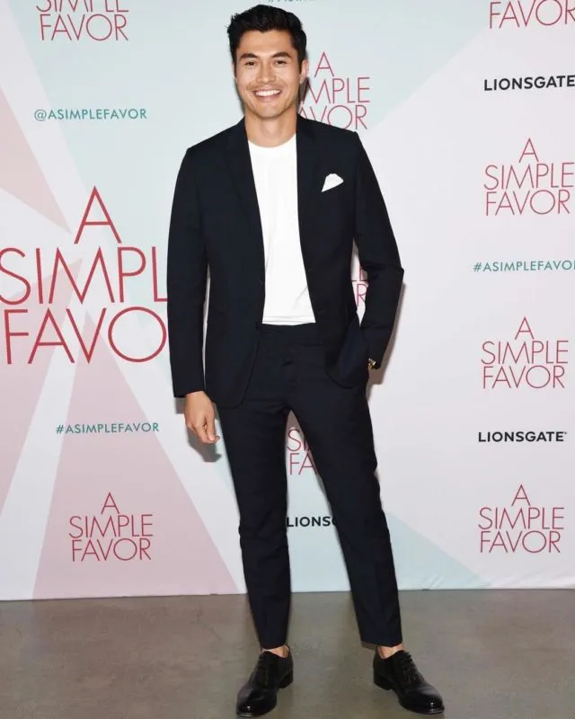 Lupakan Dulu Oppa-oppa Korea, Ini 15 Pesona Aktor Crazy Rich Asians Henry Golding dalam Setelan Jas 22