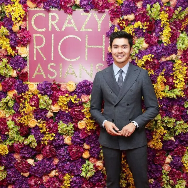 Lupakan Dulu Oppa-oppa Korea, Ini 15 Pesona Aktor Crazy Rich Asians Henry Golding dalam Setelan Jas 26