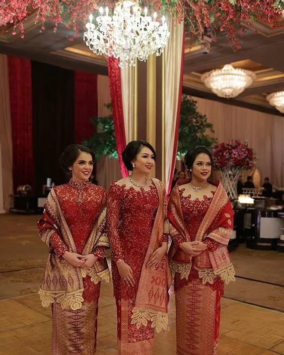 14+ Ide Selendang Sampiran di Bahu buat Padanan Kebaya. Anggun dan Istimewa! 26