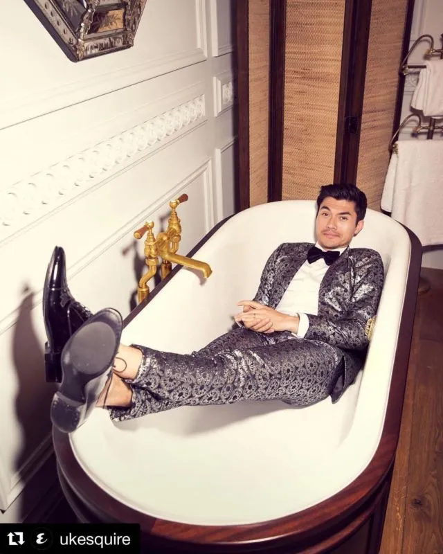 Lupakan Dulu Oppa-oppa Korea, Ini 15 Pesona Aktor Crazy Rich Asians Henry Golding dalam Setelan Jas 29