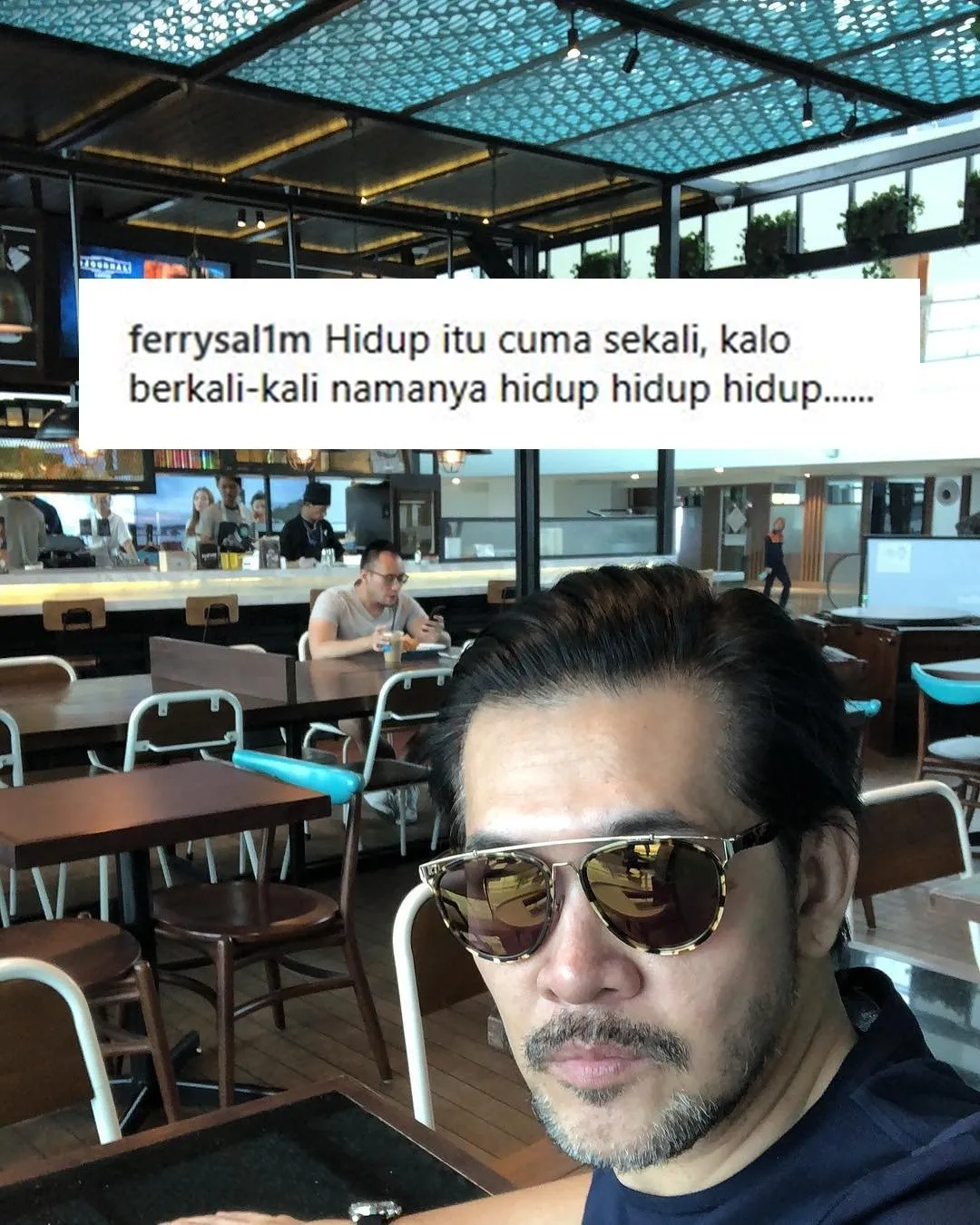 Ganteng-Ganteng Berkharisma, Caption 13 Foto Ferry Salim ini Justru Bikin Ngakak 20