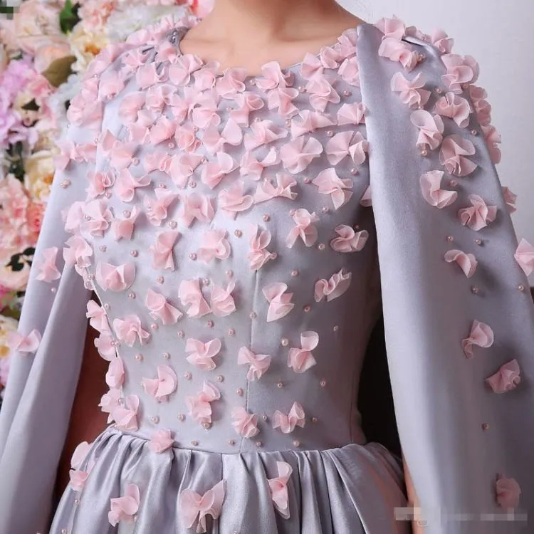 10 Inspirasi 3D Applique yang Memukau untuk Gaun Pesta Kekinian. Itu Baju Apa Pohon Ya? Bisa Keluar Bunganya 16