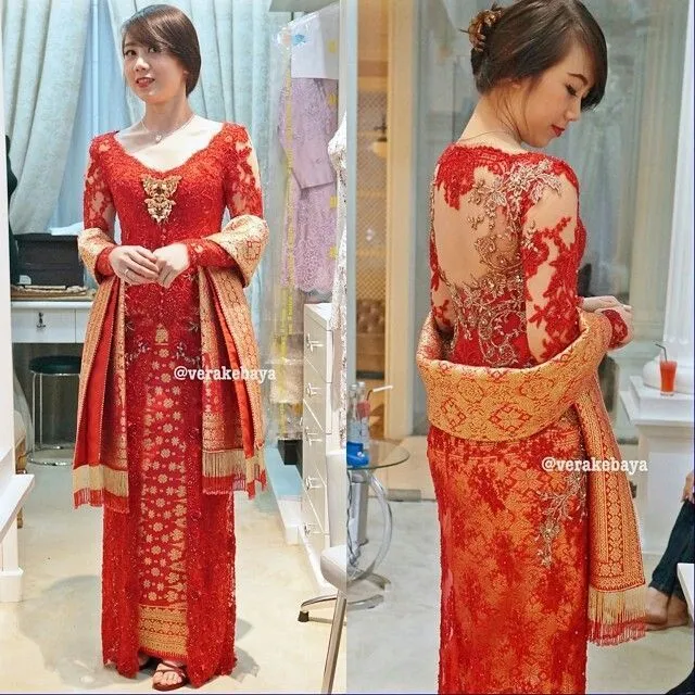 14+ Ide Selendang Sampiran di Bahu buat Padanan Kebaya. Anggun dan Istimewa! 29