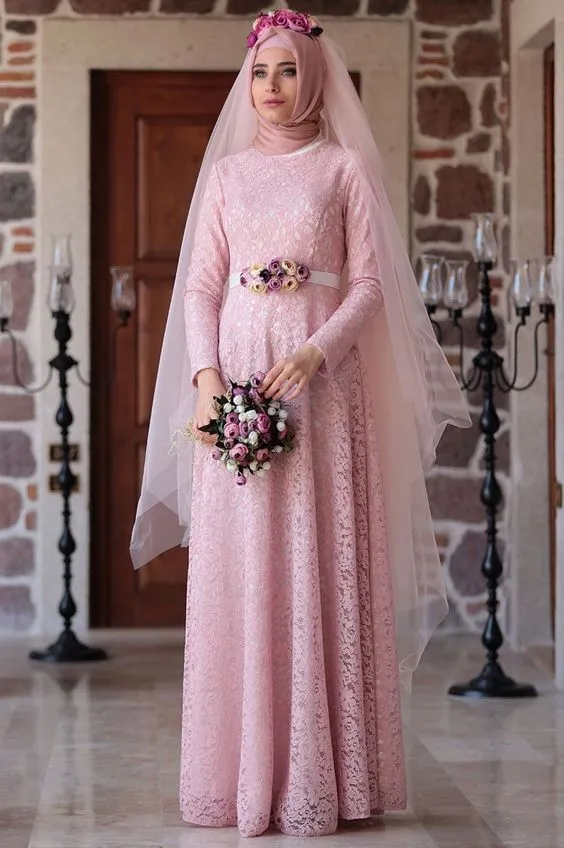 15 Model Gaun Pengantin yang Sopan & Tampil Mewah 18