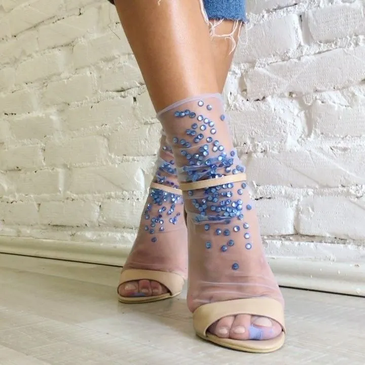 12 Kaus Kaki yang Manis Dipadu dengan High-heel. Kalau Sudah Begini, Siapa yang Tak Tergoda? 20