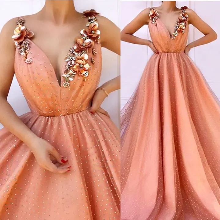 10 Inspirasi 3D Applique yang Memukau untuk Gaun Pesta Kekinian. Itu Baju Apa Pohon Ya? Bisa Keluar Bunganya 15