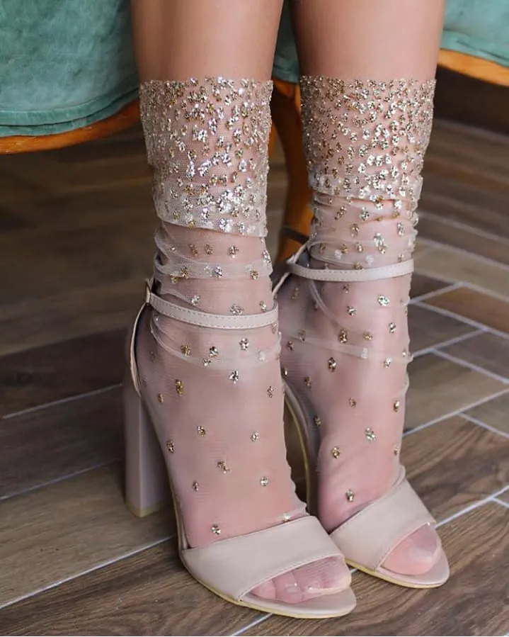 12 Kaus Kaki yang Manis Dipadu dengan High-heel. Kalau Sudah Begini, Siapa yang Tak Tergoda? 15