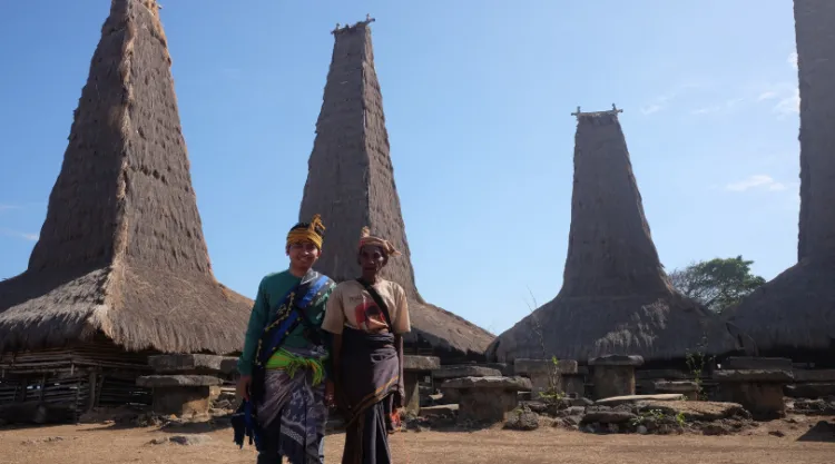 Kampung Adat Ratenggaro, Desa Terindah di Pulau Sumba. Nuansa Magisnya Begitu Terasa! 5