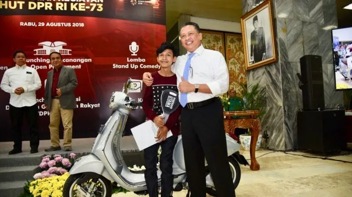 Kritik DPR Lewat Stand Up Comedy, Aji Mantap Tidak Takut 'Hilang'. Begini Nih Guyonan Berkualitas! 4