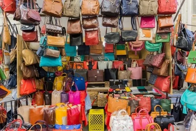 Bukannya Klise, Tapi inilah 7 Alasan Orang Kita Gengsi Pakai Produk Lokal. Kamu Termasuk Nggak? 13