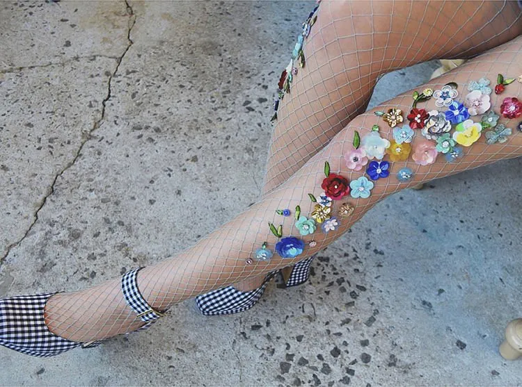 12 Kaus Kaki yang Manis Dipadu dengan High-heel. Kalau Sudah Begini, Siapa yang Tak Tergoda? 21