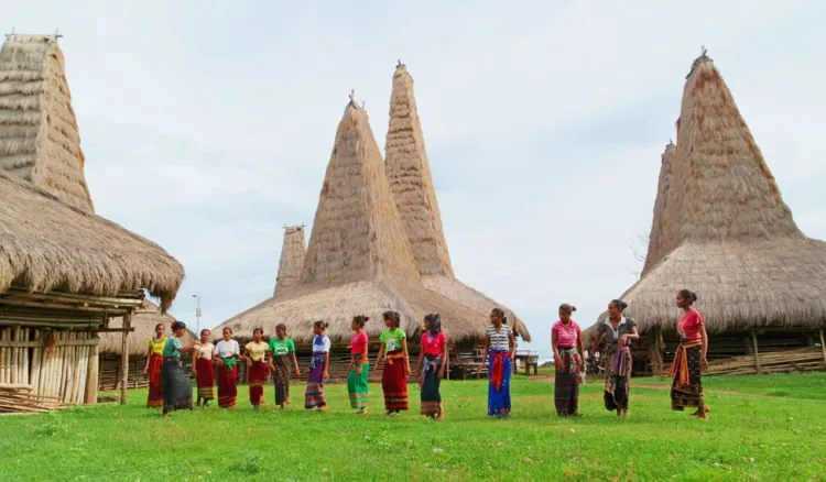 Kampung Adat Ratenggaro, Desa Terindah di Pulau Sumba. Nuansa Magisnya Begitu Terasa! 4