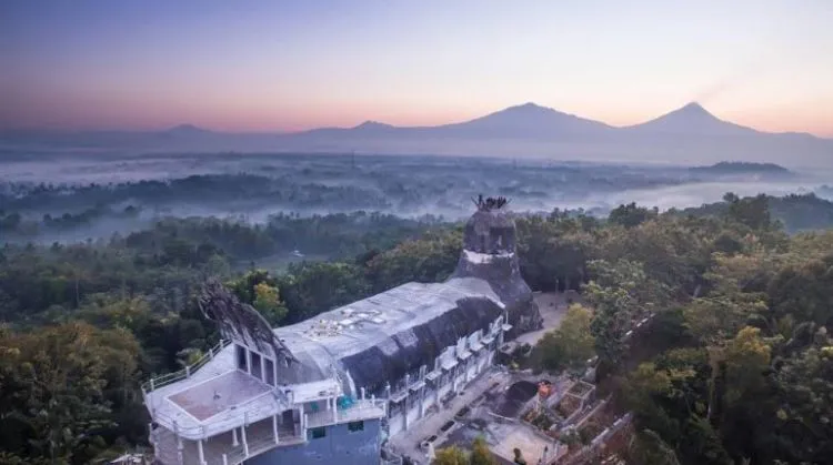 7 Destinasi di Indonesia Ini Cocok Jadi Setting Lokasi Film The Nun. Sama-sama Serem Sih! 9