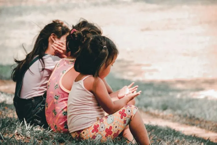 6 Keuntungan Jadi Anak Tengah yang Kadang Tak Kamu Sadari Kalau Tak Sering Direnungkan Sendiri 7